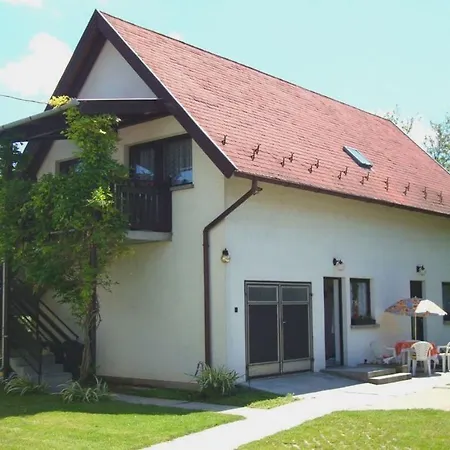 شقة Gyongyvirag Vendeghaz Balatonboglár