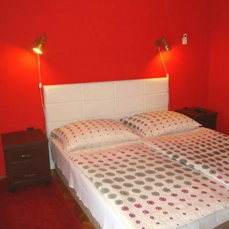 Gyongyvirag Vendeghaz *