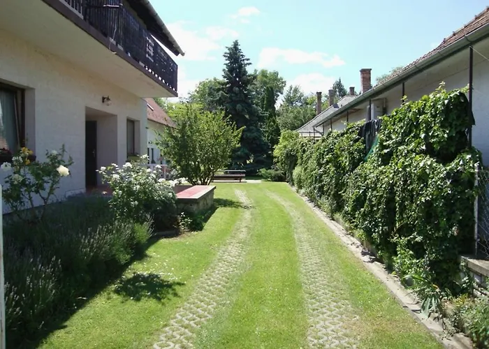 Gyongyvirag Vendeghaz דירה Balatonboglár