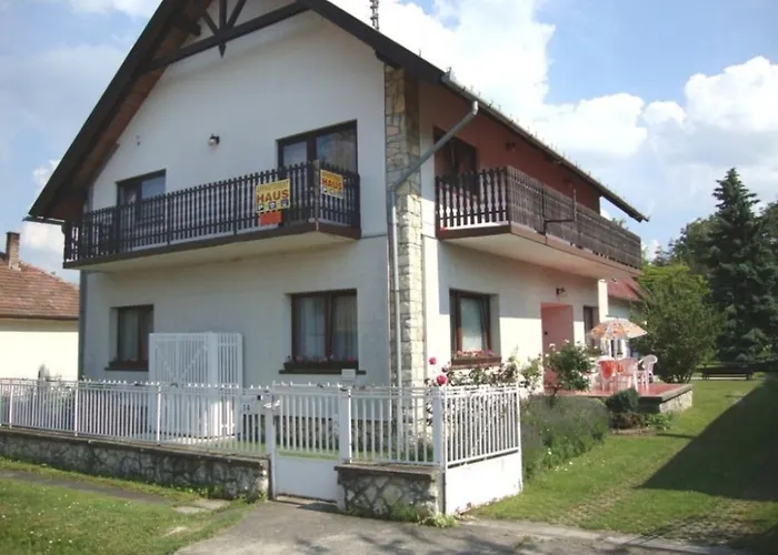 Gyongyvirag Vendeghaz *